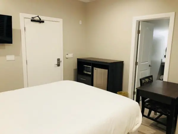 Bay Hotel 8