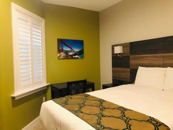 Bay Hotel 4